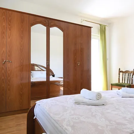 Holiday home Maslina
